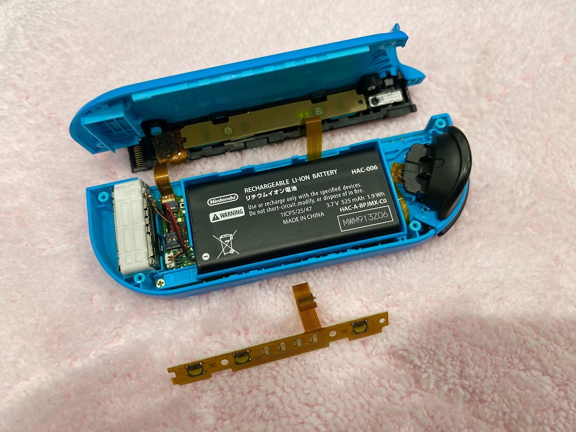 Nintendo Switch】Joy-Con SLSRボタンの不具合でランプが光らない場合